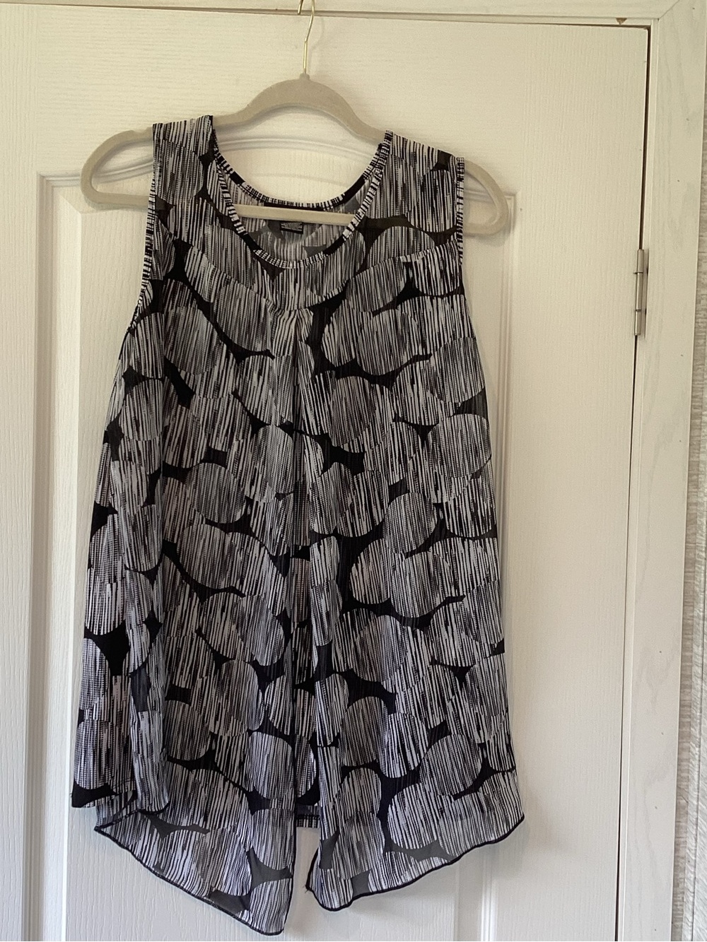 Adele & May Sleeveless Black & White Abstract Pleat-Front Blouse 1XL Euc